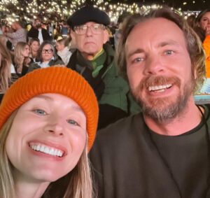 Kristen Bell Instagram - Saw @shaniatwain at the @hollywoodbowl last night and sat next to some really nice randos!
Dad was crying by the first song and the randos kept photobombing us but other than that it was a perfect night!!!!