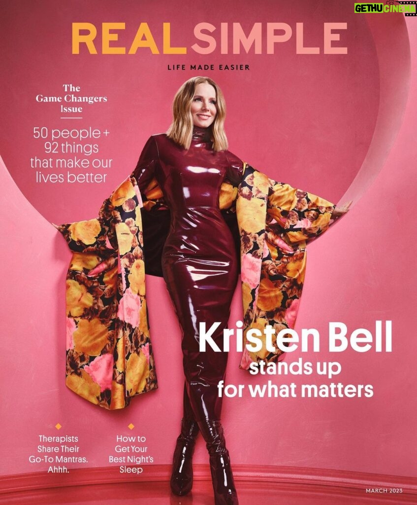 Kristen Bell Instagram - Real simple has been my favorite for a loooong time! (I first subscribed in college!) I’m So honored to be the first ever human person on their cover💗 @real_simple 📸 @chriseanrose 👗 @jack1066 💆‍♀️ @matthewstylist 💄 @courthart1 💅 @jolene.b.nails