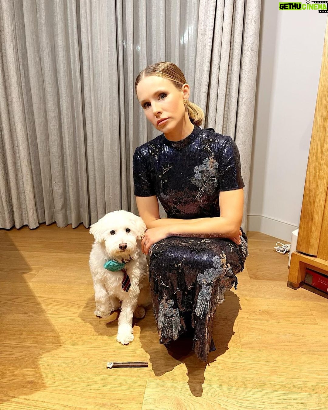 Kristen Bell Instagram - #thepeoplewehateatthewedding premiere 💍💜💗 💁♀️ @nicolechavezstyle 👗 @erdem 💇♀️ @matthewstylist 💄 @simonesiegl 💎 @worldofreza