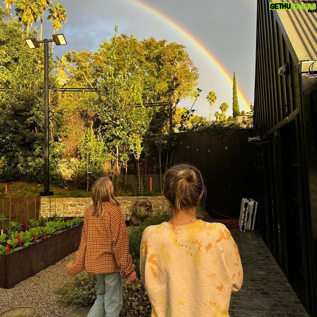 Kristen Bell Instagram - I don’t know anyone who doesn’t like rainbows. When hope is low, we all pause and collectively enjoy. I’m grateful for rainbows. More rainbows pls. 🌈