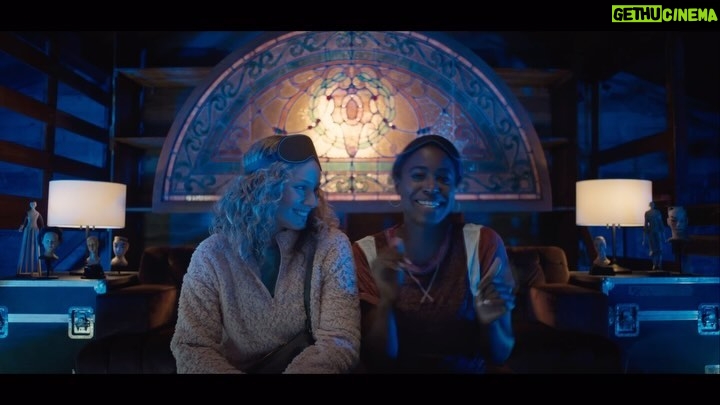 Kristen Bell Instagram - Seeing the outpouring of love for our @queenpinsmovie has made me so happy! @kirbyhowellbaptiste and I had waaayy to much fun making this film- and I still can’t get over that it’s a true story. Check it out on @netflix !