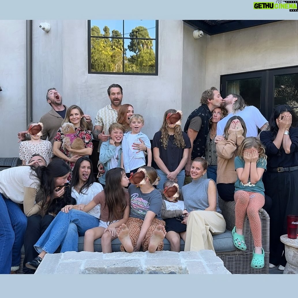 Kristen Bell Instagram - Do you have any weirdos in your life that you are so very thankful for? These are mine. 💜