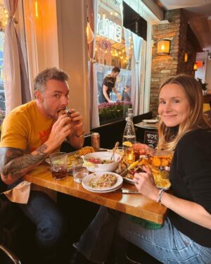 Kristen Bell Instagram - Snippets from a beautiful weekend in NYC❤️
Saw 3 incredible shows, snuggled with old friends and obviously ate at @pizzalovesemily every chance we had!