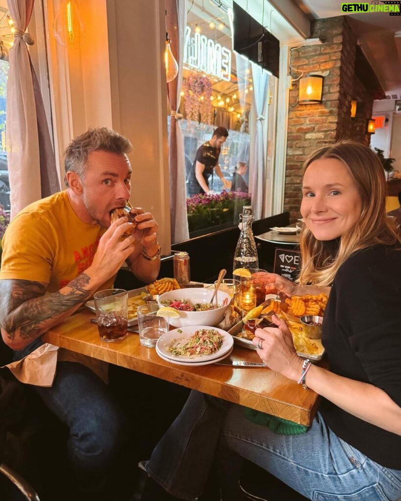 Kristen Bell Instagram - Snippets from a beautiful weekend in NYC❤️ Saw 3 incredible shows, snuggled with old friends and obviously ate at @pizzalovesemily every chance we had!