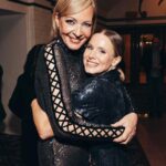 Kristen Bell Instagram - The people I love to hate at the wedding💜💍👰‍♀️👰🤵‍♀️🤵🤵‍♂️ #thepeoplewehateatthewedding Out today on @primevideo