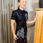 Kristen Bell Instagram - #thepeoplewehateatthewedding premiere 💍💜💗 💁‍♀️ @nicolechavezstyle 👗 @erdem 💇‍♀️ @matthewstylist 💄 @simonesiegl 💎 @worldofreza