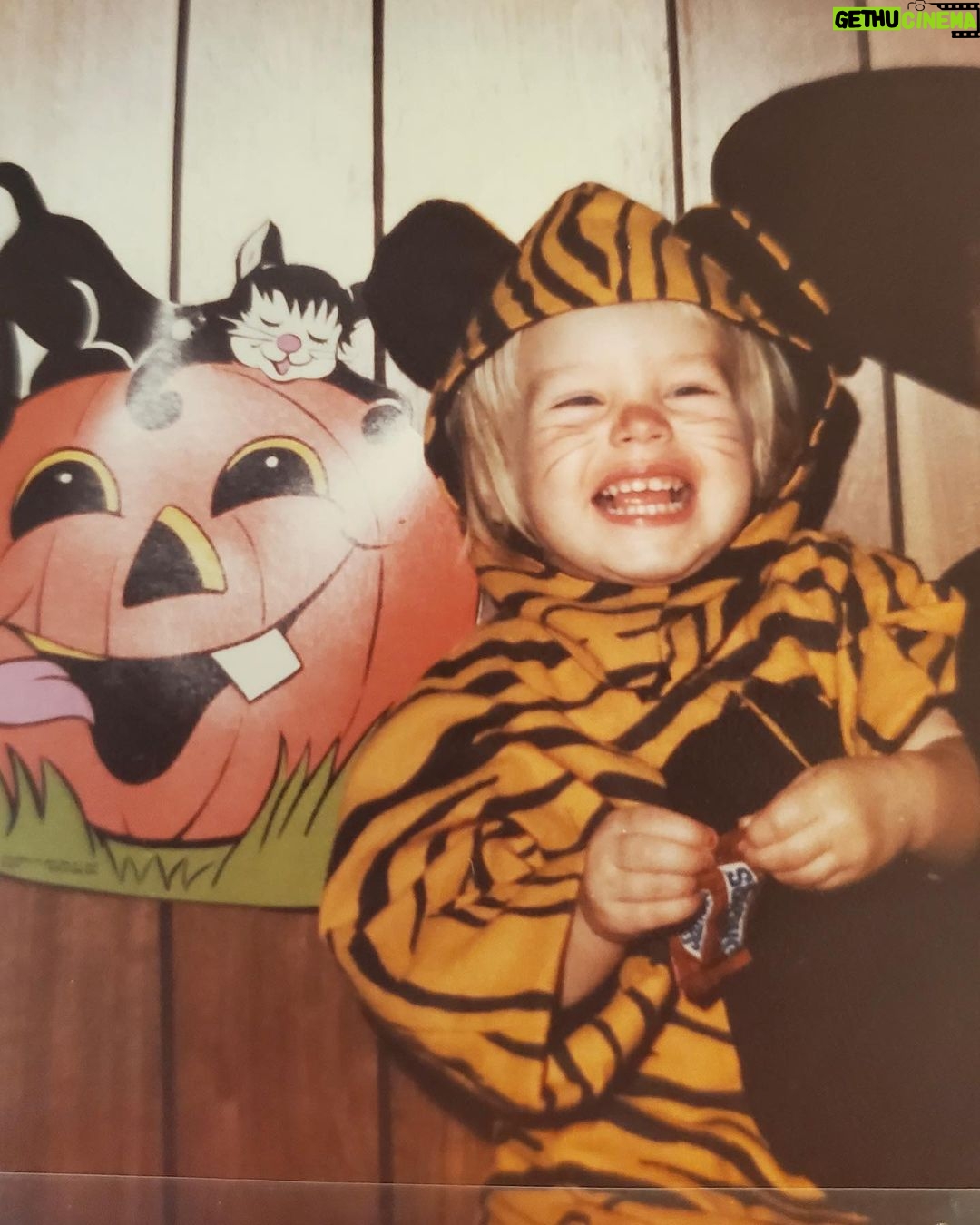 Kristen Bell Instagram - “Halloween should be a day in which we honor monsters and not be mad at each other” - Michael Scott