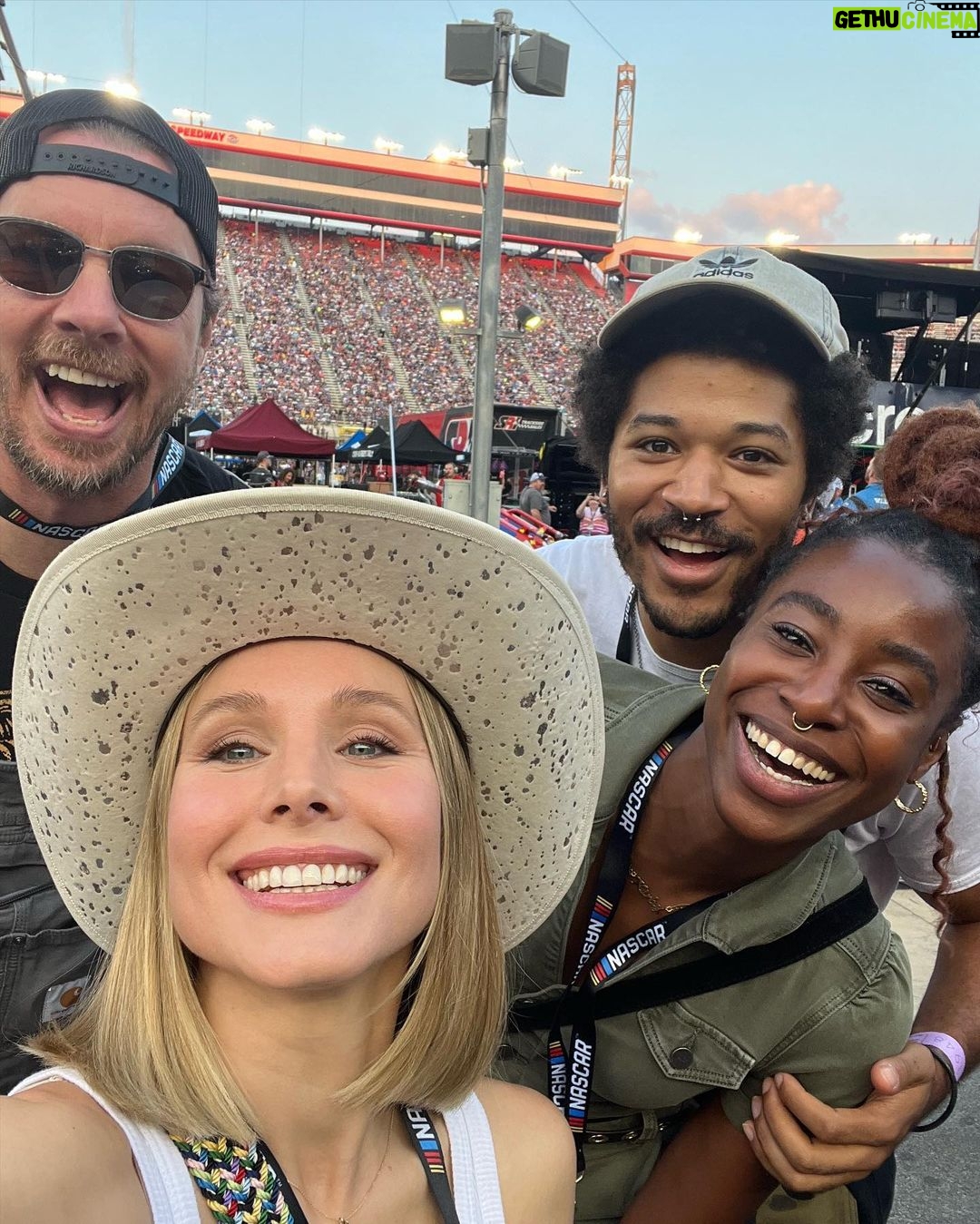 Kristen Bell Instagram - #bristol baby! Thank u @nascar for the fun Nashville for the style and @kirbyhowellbaptiste and @iamlarryfields for being the best travel buddies. 💜 And as always the hostess with the mostess @hays_estes