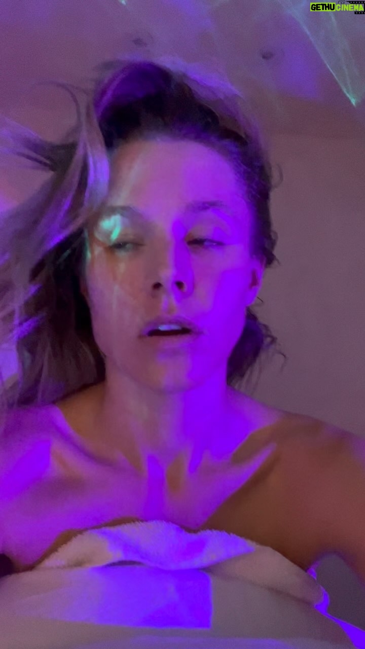 Kristen Bell Instagram - I don’t want to go home now as I know the kids will ruin my vibe. But it must be done. Euphoria can only last so long- but I’ll be back! @koshaspa