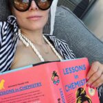 Kristen Bell Instagram - Loving todays pace Thanks for the book, @felicityblunt 💜