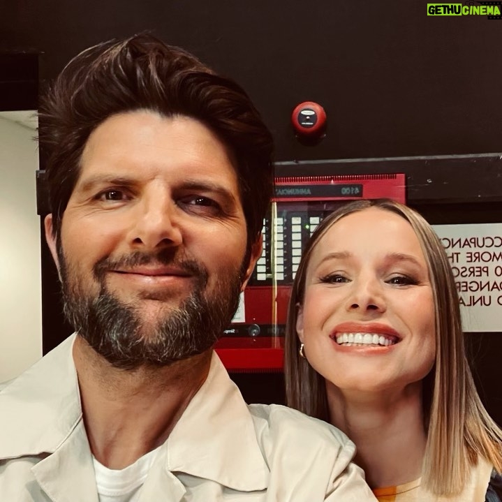 Kristen Bell Instagram - Ran into this dumpling @mradamscott while promoting my new book with @hartben #theworldneedsmorepurpleschools! If you haven’t seen his show #severence on @appletv it’s SO GOOD!