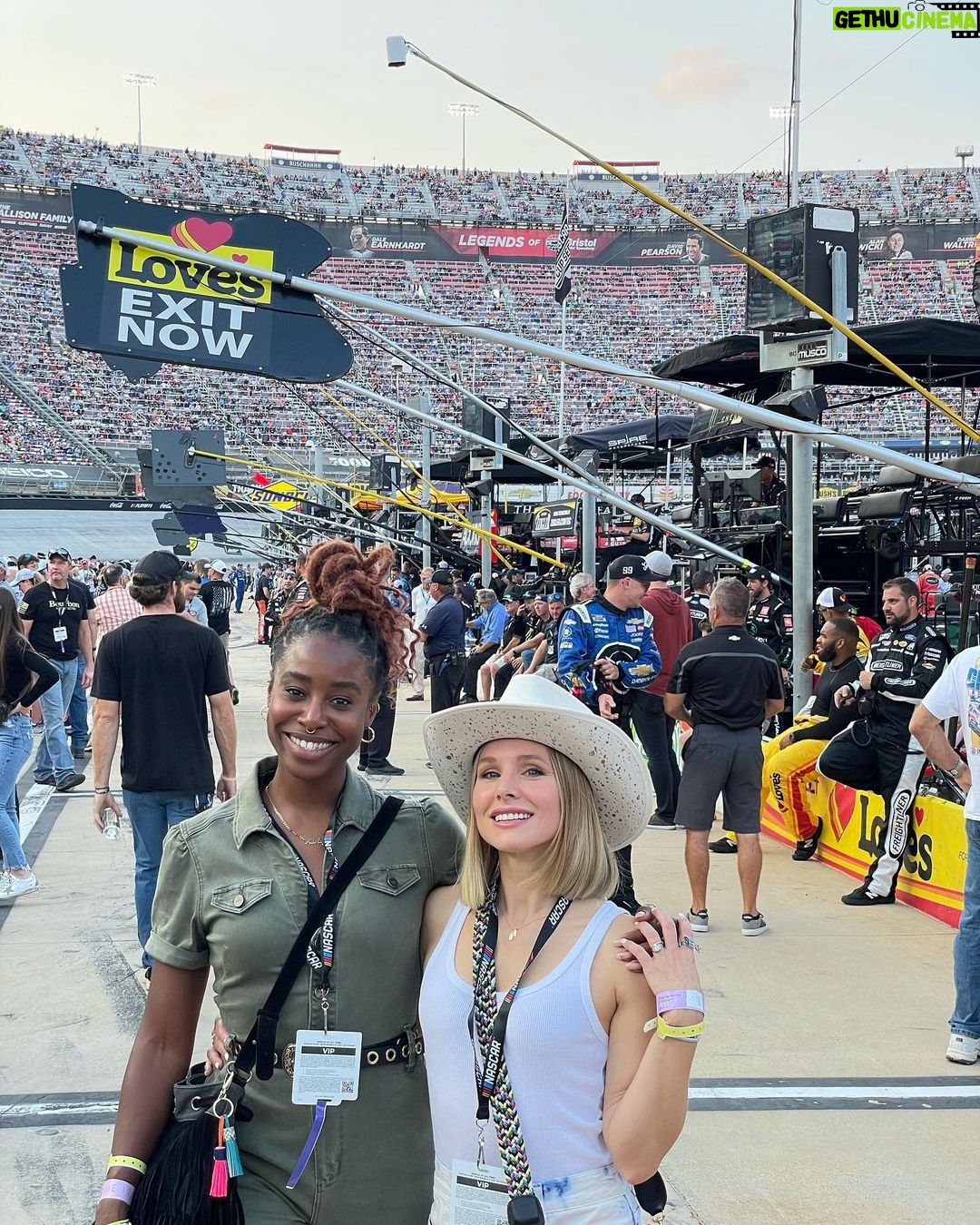 Kristen Bell Instagram - #bristol baby! Thank u @nascar for the fun Nashville for the style and @kirbyhowellbaptiste and @iamlarryfields for being the best travel buddies. 💜 And as always the hostess with the mostess @hays_estes