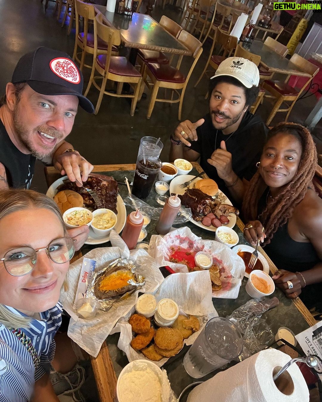 Kristen Bell Instagram - #bristol baby! Thank u @nascar for the fun Nashville for the style and @kirbyhowellbaptiste and @iamlarryfields for being the best travel buddies. 💜 And as always the hostess with the mostess @hays_estes