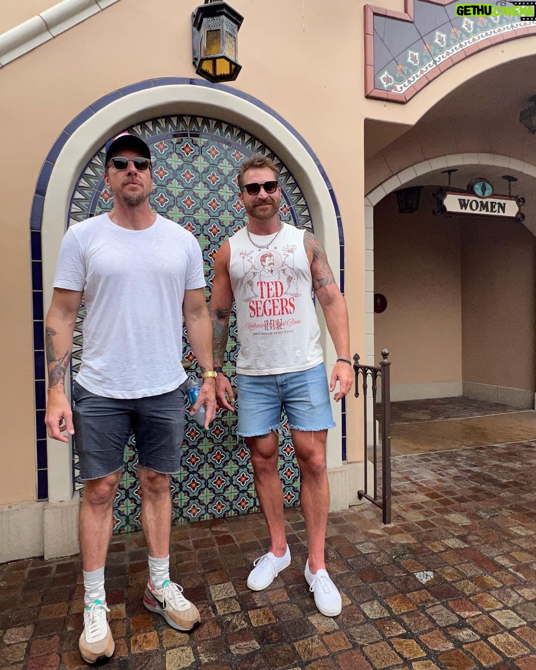 Kristen Bell Instagram - Free content for @dilfs_of_disneyland