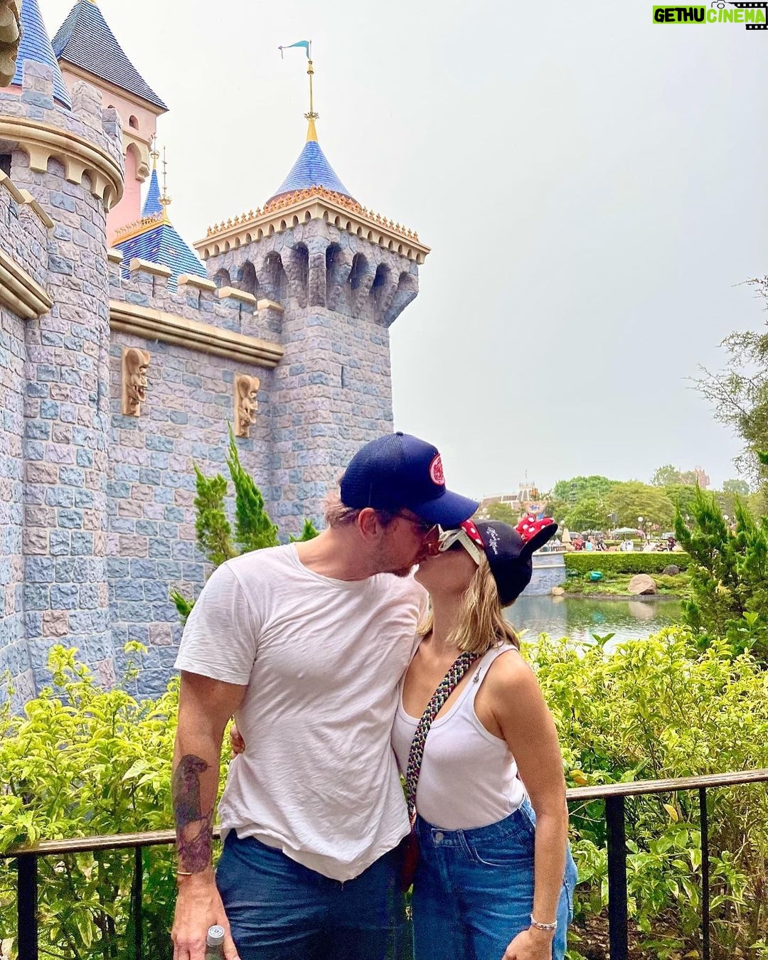 Kristen Bell - 366.4K Likes - We slayed Disneyland.
Thank you to @philanderc85 and @madisonxmorgan for helping us explore. Special shout out to decor 👑@erikajaye who took reference pictures of every Halloween decoration so she could replicate. #research