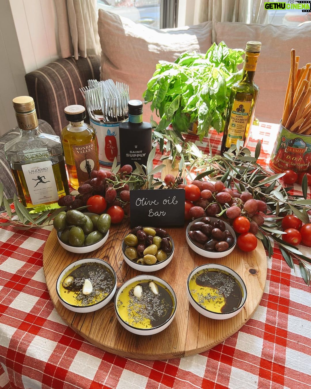 Kristen Bell Instagram - Celebrating @f1 Italy to the MAX. Buckeye meatballs, breakfast pizza and fuel can water. Thank you @redbullracing for the single-seater who took pole position in front of the house. #monza Floral vespa by @erikajaye Linens by @heathertaylorhome Race plates from @bonjourfete