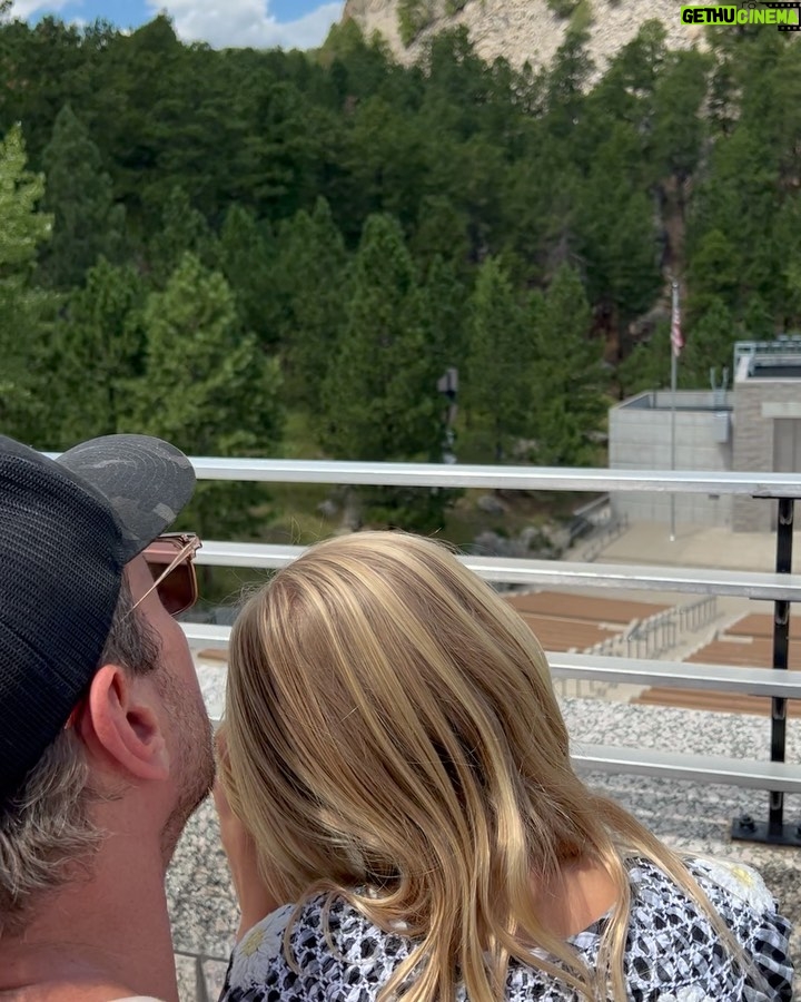 Kristen Bell Instagram - Mount Rushmore 🇺🇸