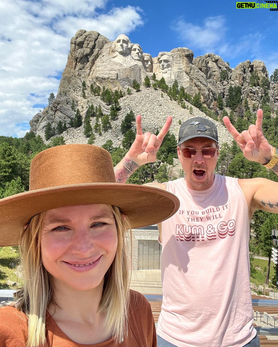 Kristen Bell Instagram - Mount Rushmore 🇺🇸