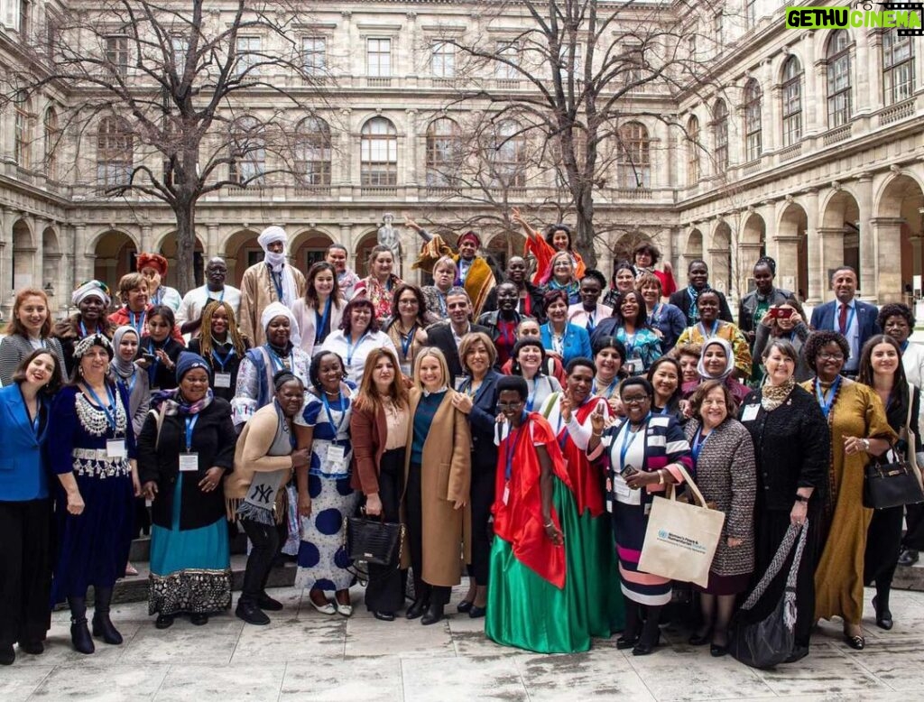 Kristen Bell Instagram - “Women are working across the globe to respond to crises and build a more peaceful future for all,” explains @kristenanniebell. The actor and activist is pictured here in Vienna, #Austria, with partners of the #UnitedNations Women’s Peace & Humanitarian Fund (@wphfund). “It is local women activists who are the engines of progress and peace in their communities, and they deserve more support. We must invest in women to invest in peace.” The @wphfund Global Advocate recently joined our SDG Circle of Supporters to help accelerate progress towards achieving the #GlobalGoals, our blueprint for a better, more just and sustainable world for all. From raising awareness about inequalities to speaking up for women’s rights or volunteering in our communities, all of us can #ActNow to help build a better future for everyone, everywhere. 📸: WPHF/ Emilie Foudelman (2020) #InvestInWomen Vienna, Austria