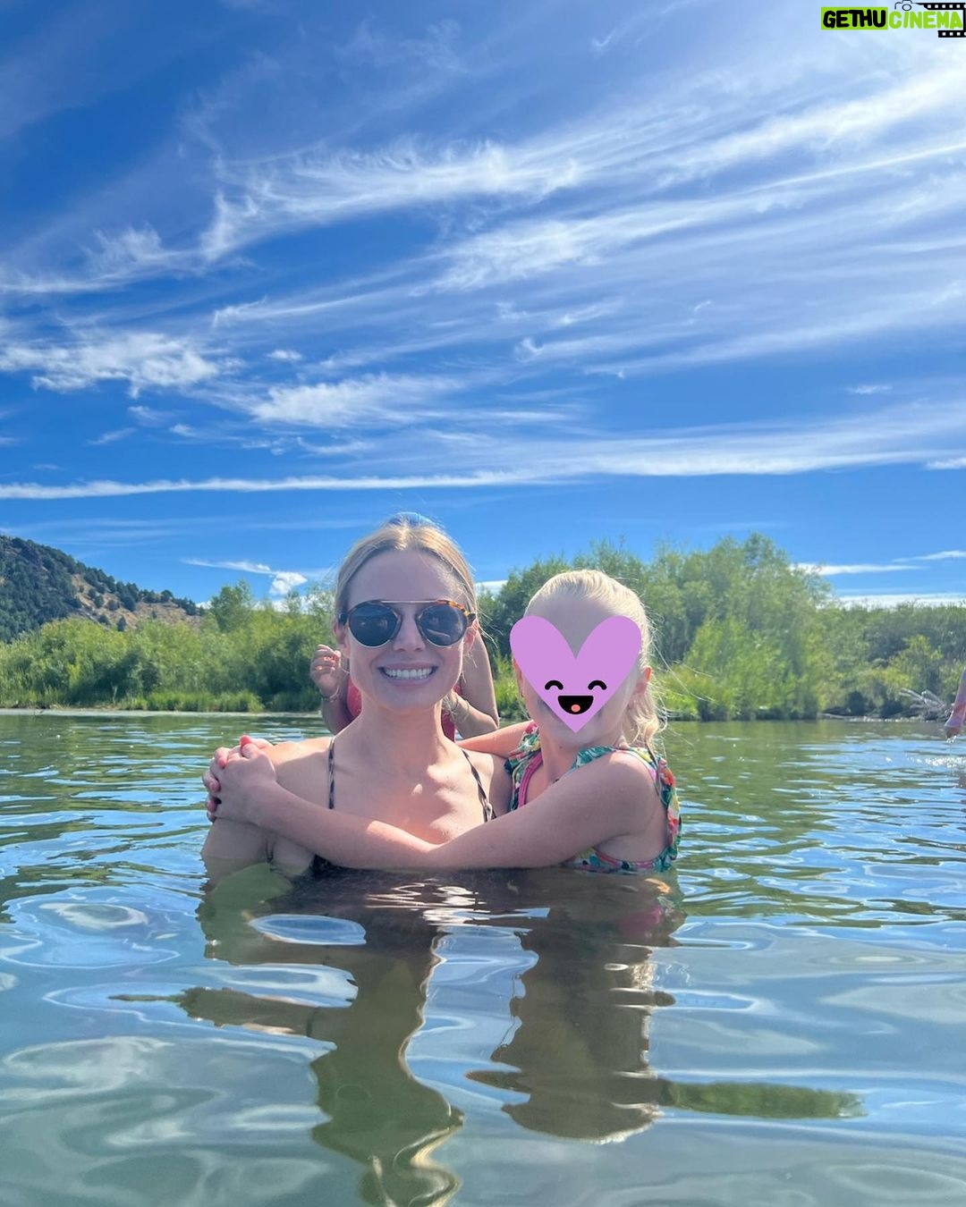 Kristen Bell Instagram - @southforklodge Swan Valley, Idaho, on the Snake River ๐ Thank you @mmcnearney and @jimmykimmel - youโre the best hosts in the biz. And happy birthday to our Queen @nfscott ๐