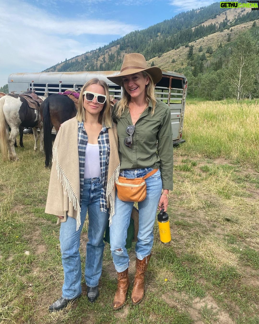 Kristen Bell Instagram - @southforklodge Swan Valley, Idaho, on the Snake River ๐ Thank you @mmcnearney and @jimmykimmel - youโre the best hosts in the biz. And happy birthday to our Queen @nfscott ๐