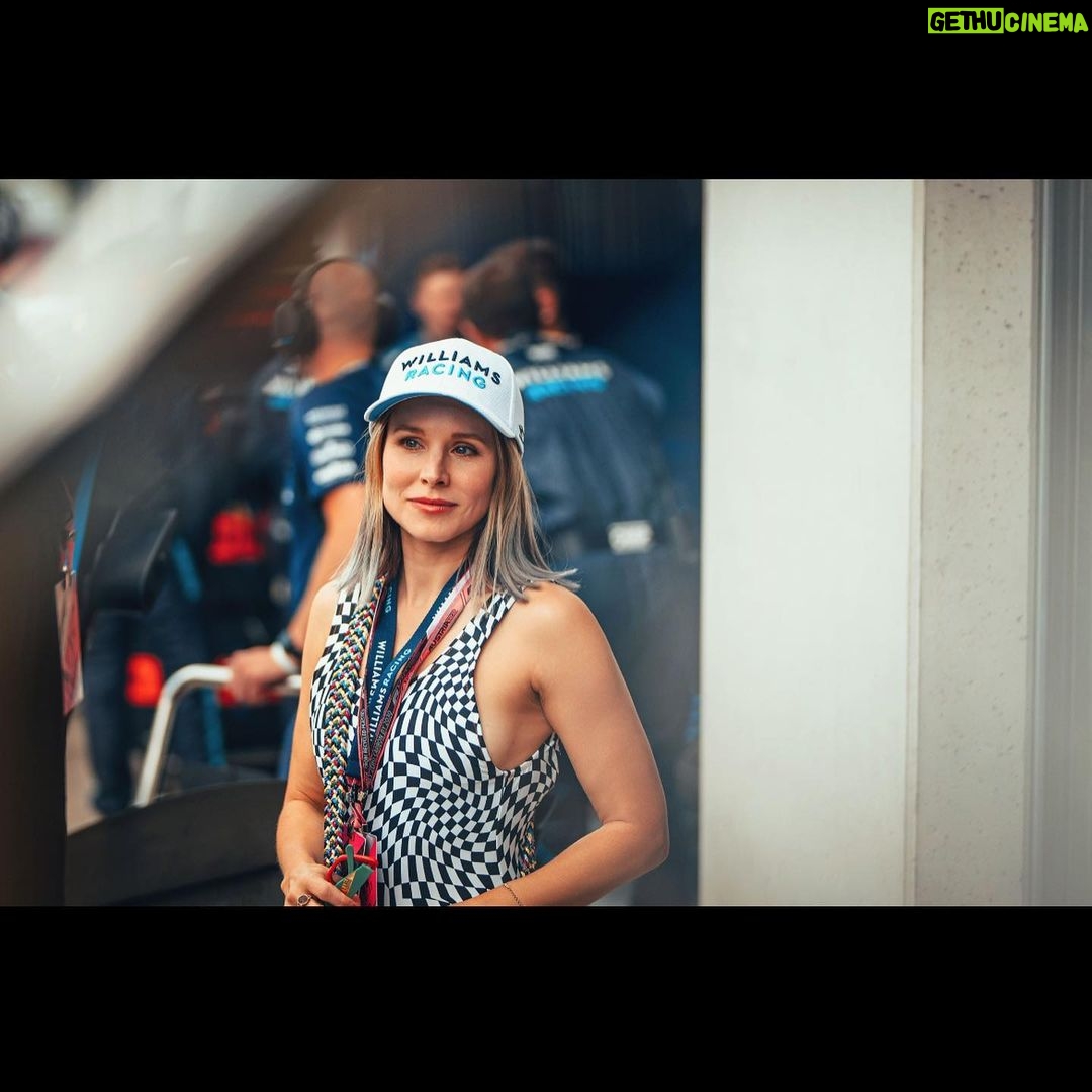 Kristen Bell Instagram - PDA on the grid gets the drivers revved up 🏁 📸@richardpardon