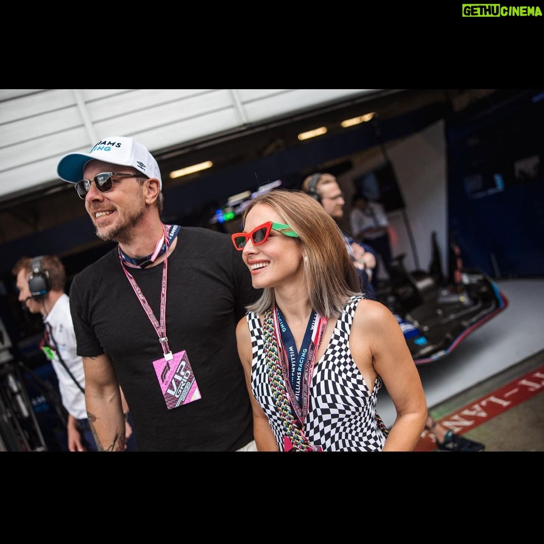 Kristen Bell Instagram - PDA on the grid gets the drivers revved up 🏁 📸@richardpardon