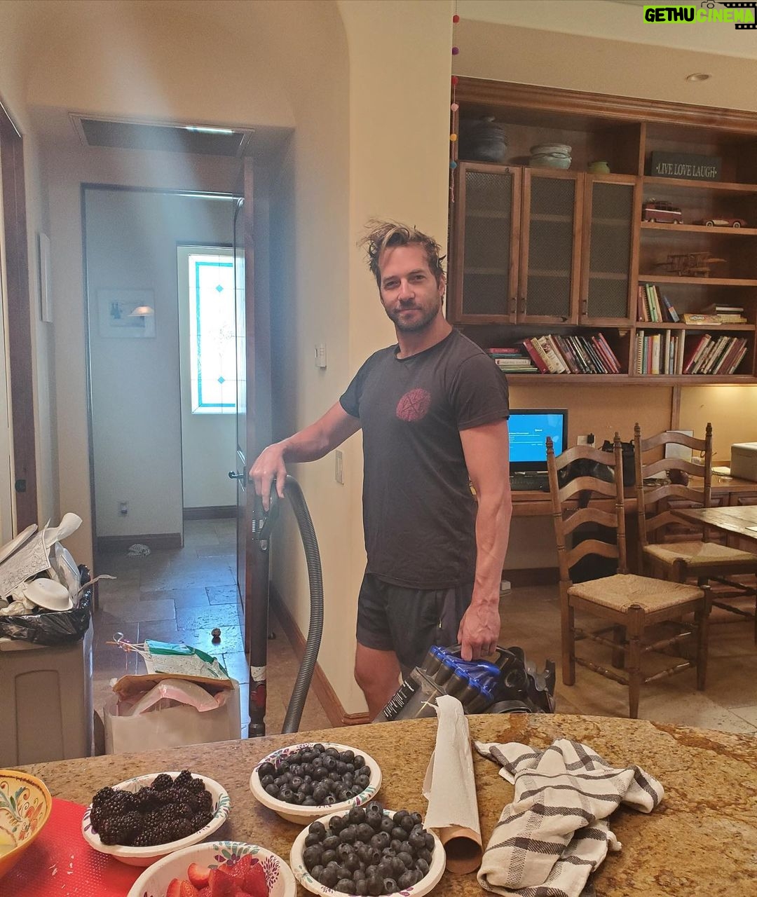 Kristen Bell Instagram - Happiest birthday @hiryanhansen. You’re the best brother a brother could ever ask for.