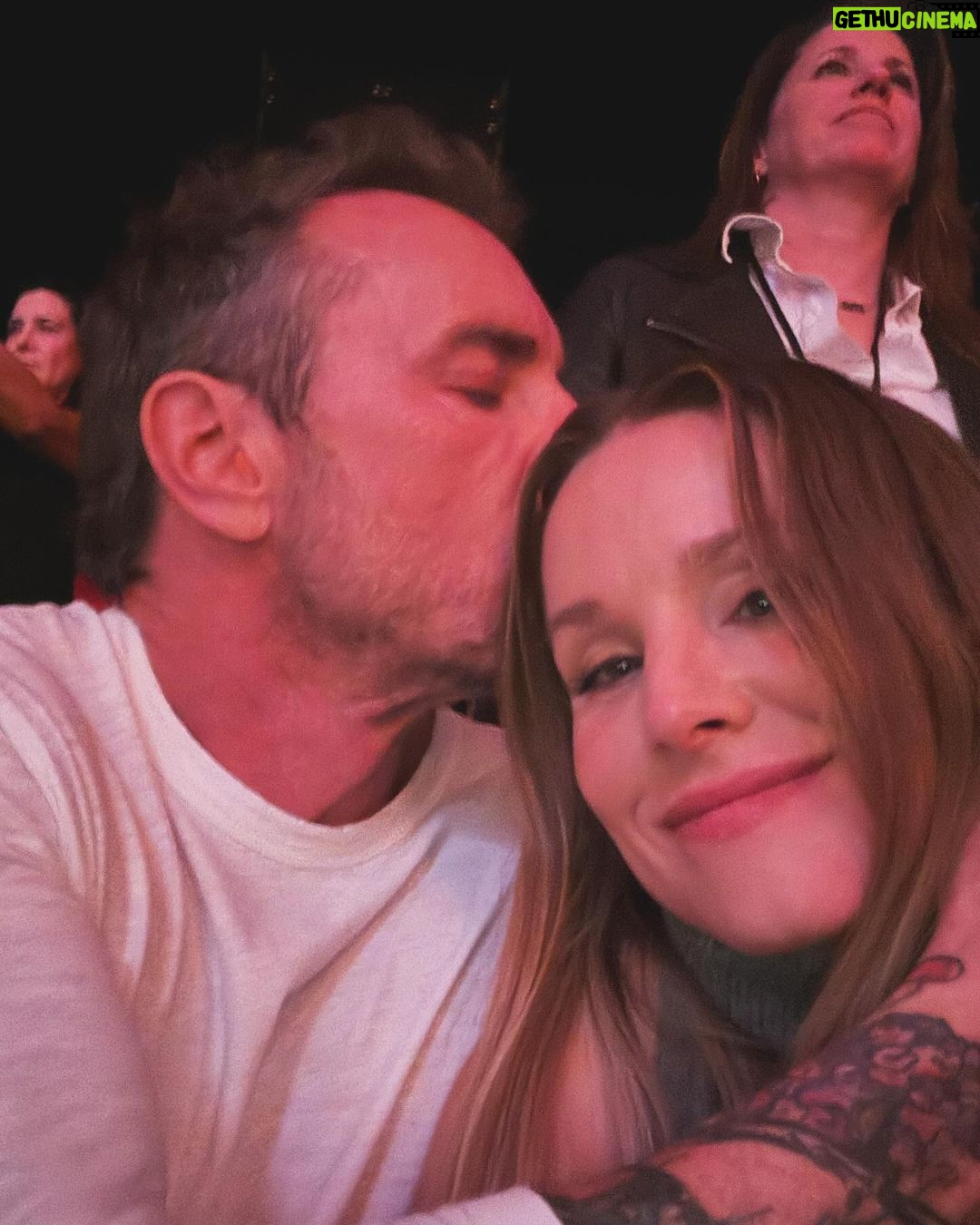 Kristen Bell Instagram - Have you ever had an experience that can’t really fit inside the words to describe it? That was last night for us at @spherevegas !! A triple date, immersive stimuli and a mind blowing acoustic cover of Sunday Bloody Sunday. 10/10!