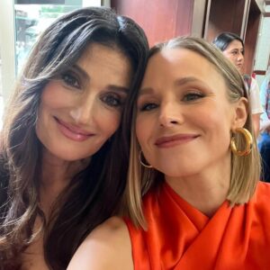 Kristen Bell Instagram - 10 yrs ago tonight, the #frozen premier. A night that changed my life and solidified a forever family I adore. Ignore that I couldn’t locate any pics of me and my impenetrably talented sister @idinamenzel - but pls enjoy the candids I’ve thrown in to make up for it :)
❄️❄️❄️