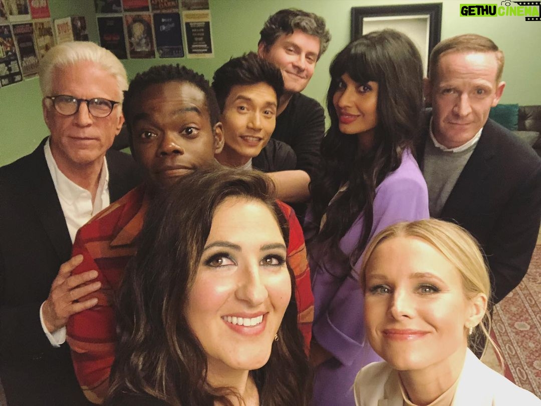Kristen Bell Instagram - We’re looking for a +1 to make our *GOOD* lunch plans perfect🤌 Enter to win a seat at the table alongside Ted, D’Arcy, Manny, Marc, Jameela, Mike and me by visiting LunchWithKristen.com (or the link in my bio) Your entry will help the Entertainment Community Fund provide assistance to film and television workers in need - Even though the strike is over, work doesn’t begin tomorrow for our beloved crew members. And even when it does, people will still be playing catch up so it’s important to have financial assistance available for those that are the back bones of our industry 💞