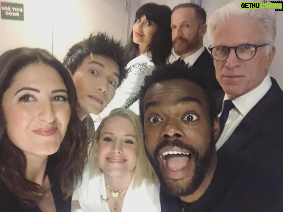 Kristen Bell Instagram - We’re looking for a +1 to make our *GOOD* lunch plans perfect🤌 Enter to win a seat at the table alongside Ted, D’Arcy, Manny, Marc, Jameela, Mike and me by visiting LunchWithKristen.com (or the link in my bio) Your entry will help the Entertainment Community Fund provide assistance to film and television workers in need - Even though the strike is over, work doesn’t begin tomorrow for our beloved crew members. And even when it does, people will still be playing catch up so it’s important to have financial assistance available for those that are the back bones of our industry 💞