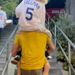 Kristen Bell Instagram - Dadding looks so cute on @daxshepard 💜 @dodgers