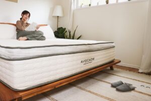 Kristen Gutoskie Instagram - Cozy - comfy - clean 🌱. Thank you @avocadomattress for the most comfortable and healthy nights sleep. So happy to have found a mattress that is ethically and sustainably sourced, non toxic and Certified Organic. #avocadomattress is Climate Neutral Certified and donates 1% of all revenue to environmental non profits 🌎. #organicmattress #climateneutralcertified #livegreenwithavocado #gifted