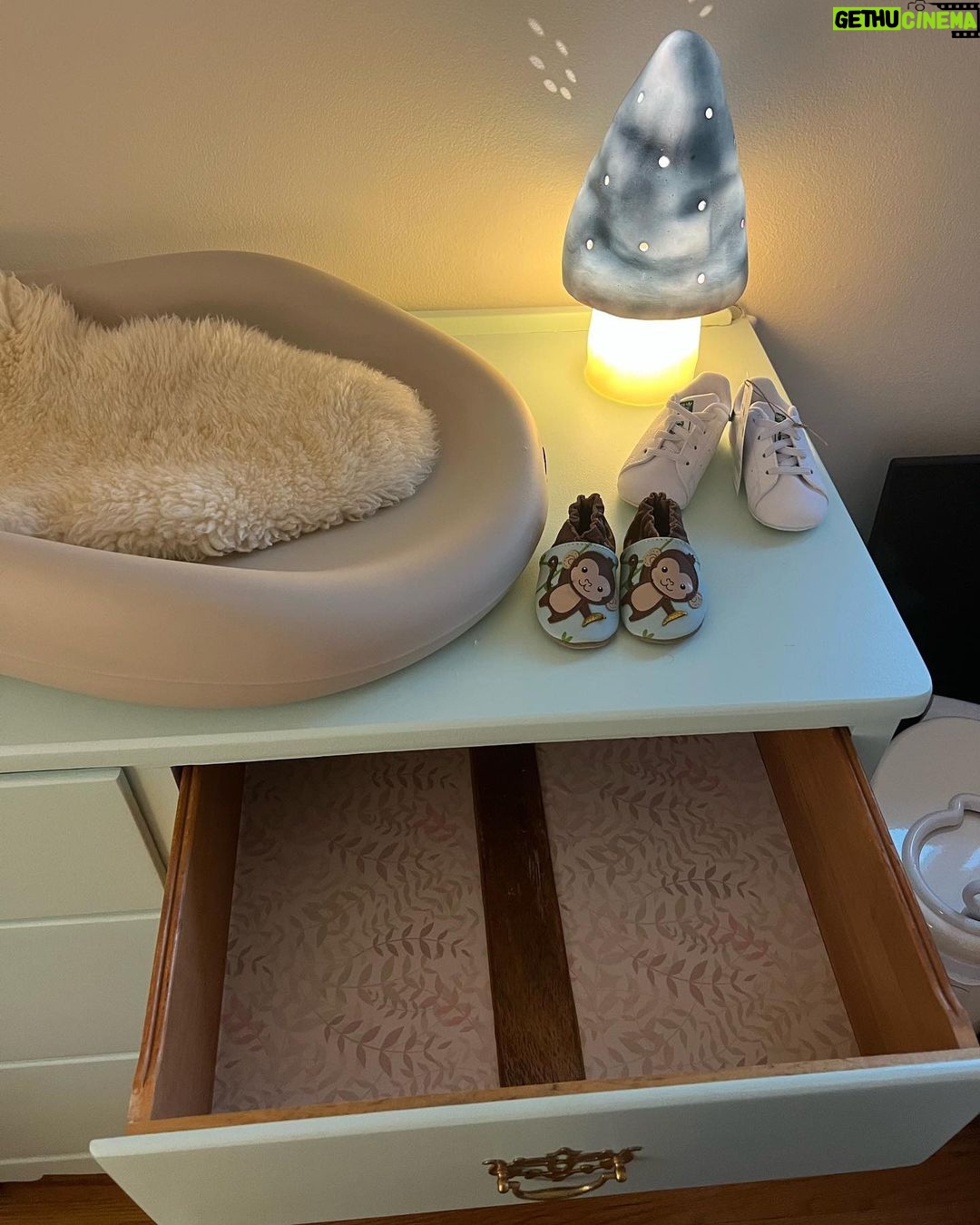 Kristen Gutoskie Instagram - Baby changing table DIY! Swipe for the before π§πΌπ§πΌ