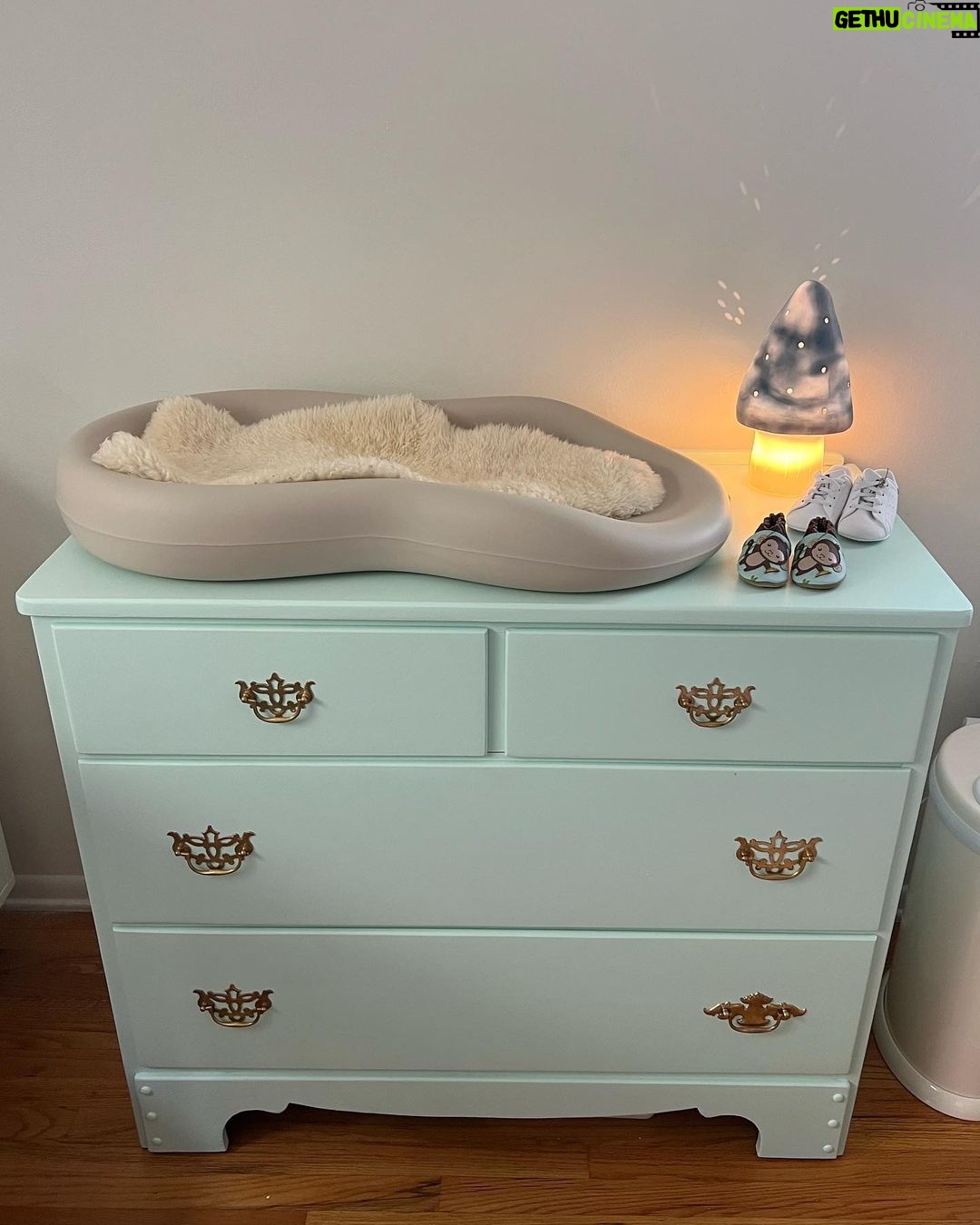 Kristen Gutoskie Instagram - Baby changing table DIY! Swipe for the before π§πΌπ§πΌ