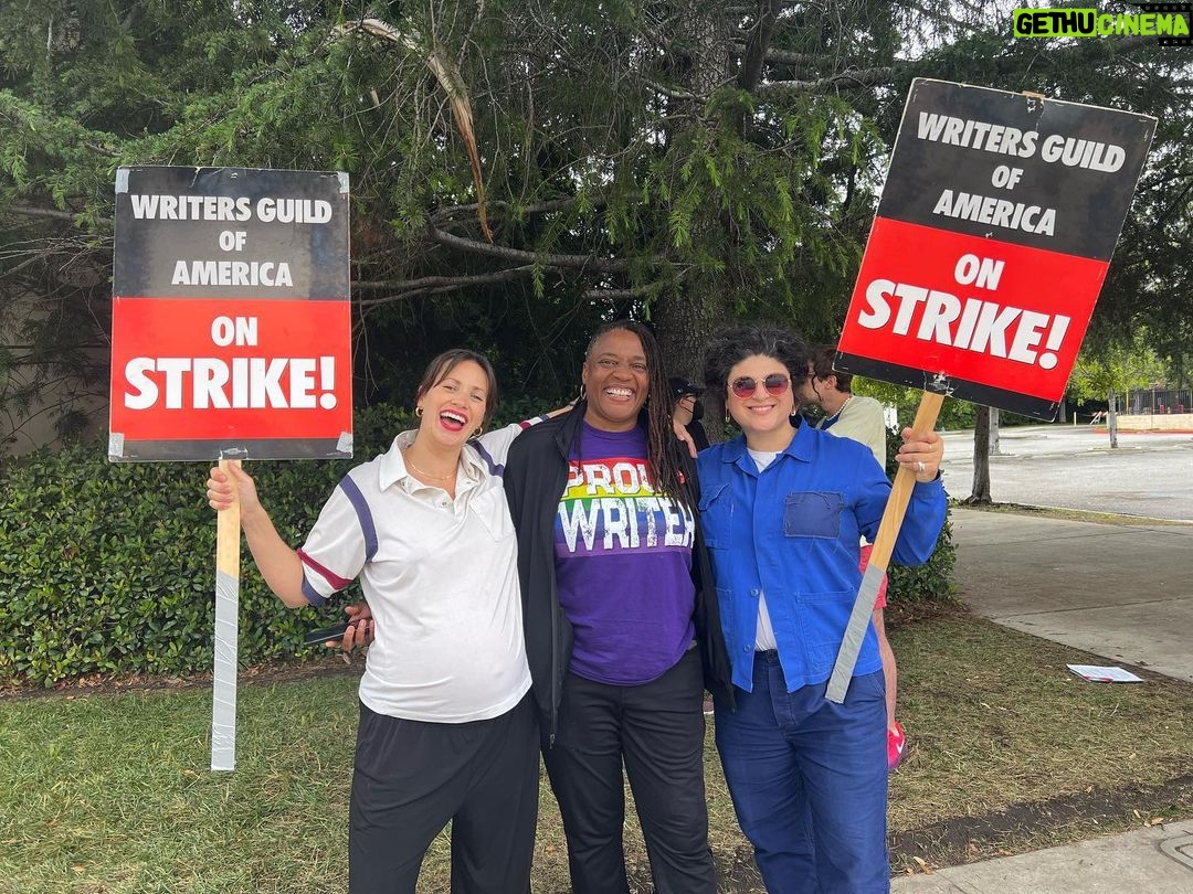 Kristen Gutoskie Instagram - Proud and picketing #pridepicket #happypride #wgastrong #sagsupportswga 🌈 @oliviastambouliah @kelliegirl247