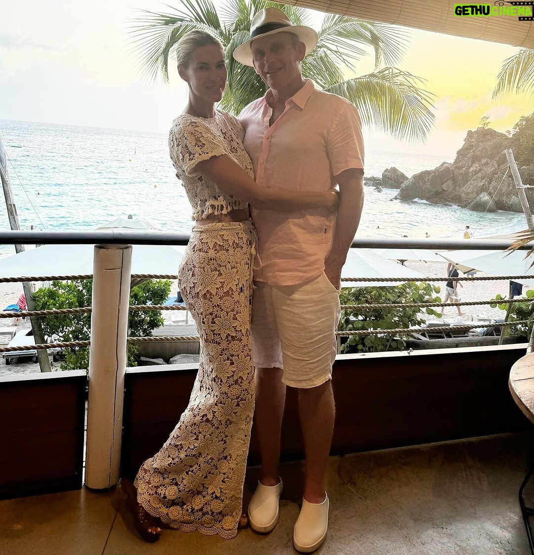 Kristen Taekman Instagram - Iām so grateful for all of these wonderful and inspiring friends coming together for a beautiful week together!! What a beautiful Friendsgiving! Feeling full and loved ! š„° š¦ š“ St. Barths