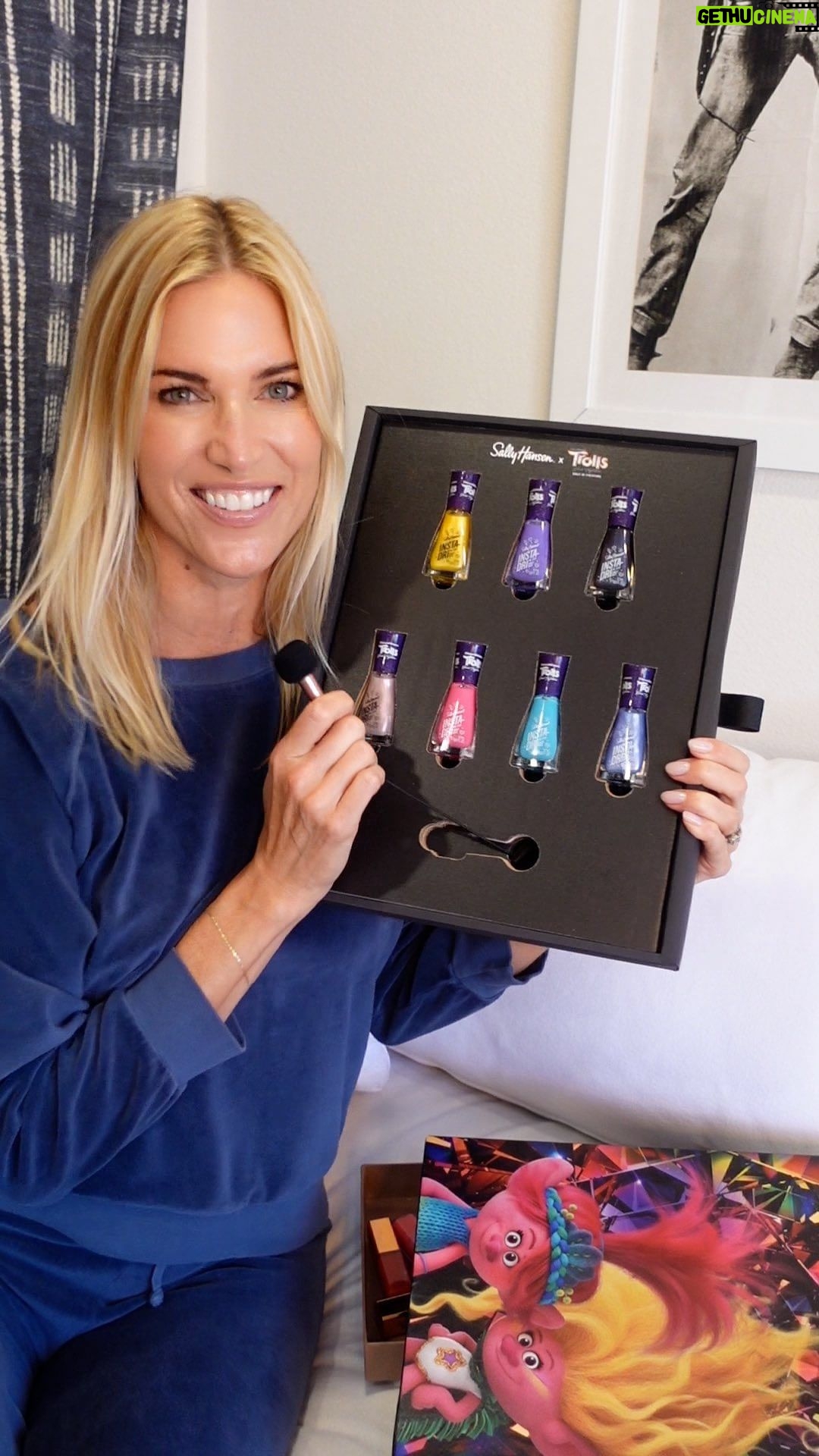 Kristen Taekman Instagram - Are you into lip plumper? Am I being crazy cause seriously I am so scared of them but this one is only a LITTLE tingly so that’s good. Thank you to @lisarinna @sally_hansen and Topical Skin 🫶🏻 #pr #unboxing #thankyou #nailpolish #fall #lips #plumper #skincare #moisturizer Los Angeles, California