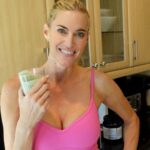 Kristen Taekman Instagram – I have been making this almost everyday for so long let me know if there’s something new I need to try!! 🍓 

#snack #hotgirlwalk #healthy #protein #smoothie #realhousewivesofnewyork #rhony #bravo #la