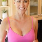 Kristen Taekman Instagram – Obsessed with hot girl walks… anyone else or am I just the last one to hop on this trend! 😳 anyways shout out @jljefflewis for keeping me entertained while I walk! My whole outfit is linked in my bio and up on my blog 🩷#hotgirlwalk #workout #walk #fall #pink #fitness #fashion