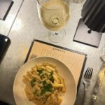 Kristen Taekman Instagram - Weekend in NYC with Cash and Sadie! Eating shopping fitting’s and fun tourist vibes ! Happy Holidays!!