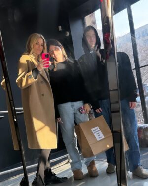 Kristen Taekman Instagram - Weekend in NYC with Cash and Sadie! Eating shopping fitting’s and fun tourist vibes ! Happy Holidays!!