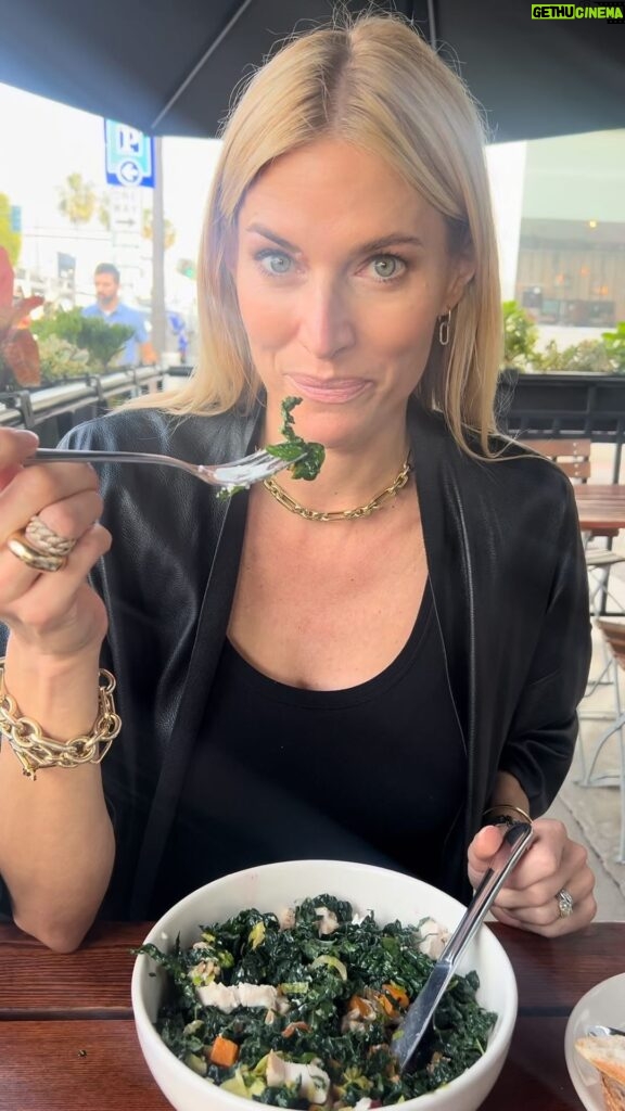 Kristen Taekman Instagram - Have lunch with me while I answer some this or that fashion questions! What would you pick? Answer in the comments! 💄 #thisorthat #fashion #silver #gold #makeup #beauty #beverlyhills #la #losangeles #lunch #salad #kale #healthy Beverly Hills, California