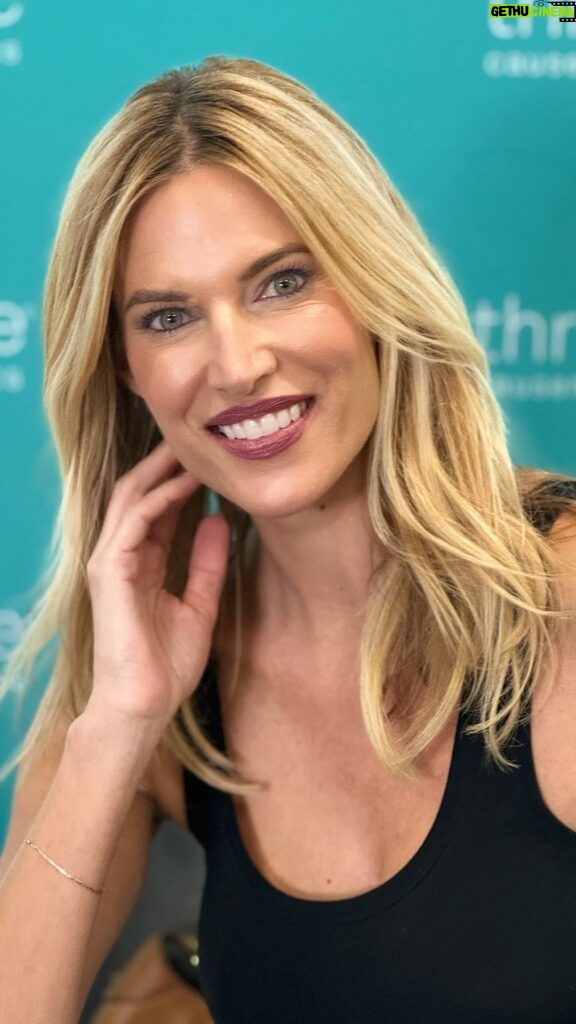 Kristen Taekman Instagram - A little BTS from working with Thrive the past 2 days! It was so fun to try out all their amazing mascaras and now I’m headed to buy new extensions 😳😅 LOL #thrivecausemeticsfamily #thrivecausmetics #makeup #beauty #model #extensions #hairextensions #winter #cold #realhousewives Los Angeles, California