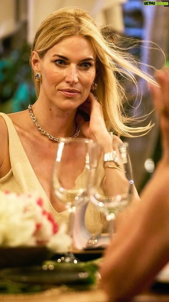 Kristen Taekman Instagram - Have you watched the finale yet?! I have so many thoughts I couldn’t fit it all into this video but 🤯 I’ll post a part two tomorrow!! Pls comment what you want to see more of now that the show is over! #realhousewives #rhony #legacy #rhugt #bravo #peacock #grwm #makeup #drama #vacation #girlstrip #realhousewivesultimategirlstrip #ocean Los Angeles, California