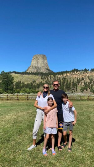 Kristen Taekman Instagram - Before you ask… yes we will be moving back to NYC 😳 or not? Idk I love them both!! 

#newyorkcity #rhony #nyc #losangeles #vacation #hamptons #santamonica #family #move #inlaws #mom #kids #husband #zillow
