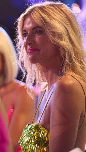 Kristen Taekman Instagram - GRWM while I break down everything that happened during Neon Night 

#realhousewives #rhony #grwm #neonnight #bravo #peacock #makeup