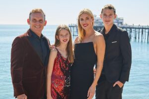 Kristen Taekman Instagram - Merry Christmas from all of us in the Taekman Family ❤️❤️ 

#holiday #christmas #family #love #merrychristmas