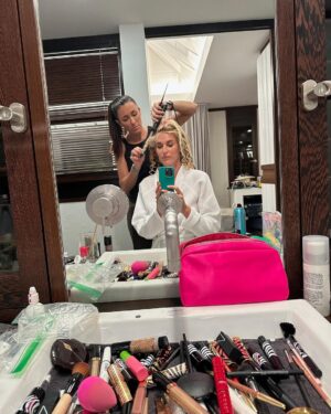 Kristen Taekman Instagram - I finally got to be a host! lol #iykyk what did you guys think of yesterday’s episode?? 

Swipe to the end to see how my amazing games I planned went 😅

#rhony #legacy #realhousewivesultimategirlstrip #girlstrip #neonnight #neon #party #retro #peacock #rhugt #bravo
